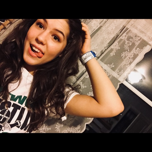 Meet your Posher, Ivy - Picture 1 of 1